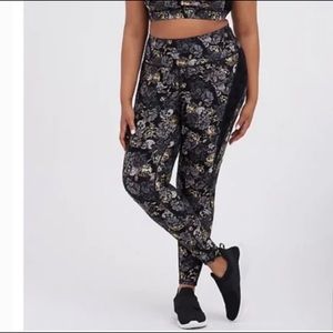 Torrid Active Black Metallic Skull Leggings size 0